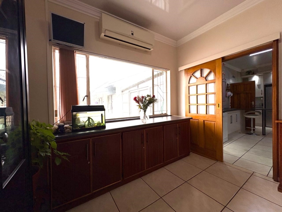 6 Bedroom Property for Sale in Lakeview Free State